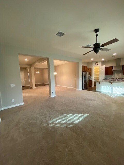 Building Photo - 10245 W Pinnacle Vista Dr