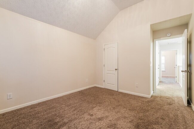 Building Photo - 3900 Georgia Dr