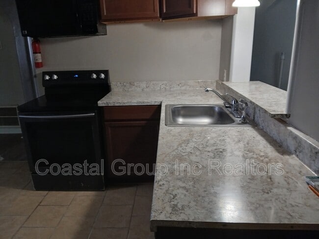 Building Photo - 1551 Spruce St