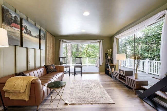 Building Photo - 3bd/1.75ba Issaquah Home