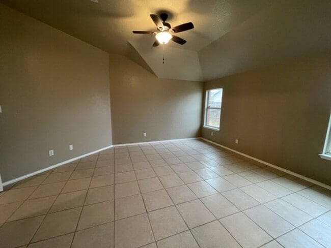 Building Photo - Beautiful One Story Home on a cul-de-sac near Lackland AFB