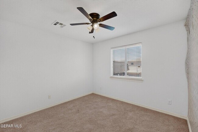Building Photo - 14613 Sunny Land Ave