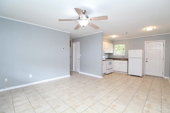 Building Photo - 6618 Applegate St
