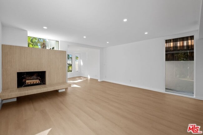 Building Photo - 9315 Lloydcrest Dr