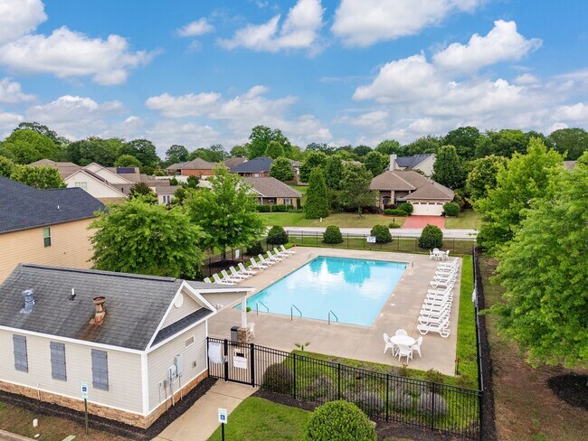 Building Photo - LUXURY RENTAL: Exquisite 4 BR, 2 BA, 2 Car...