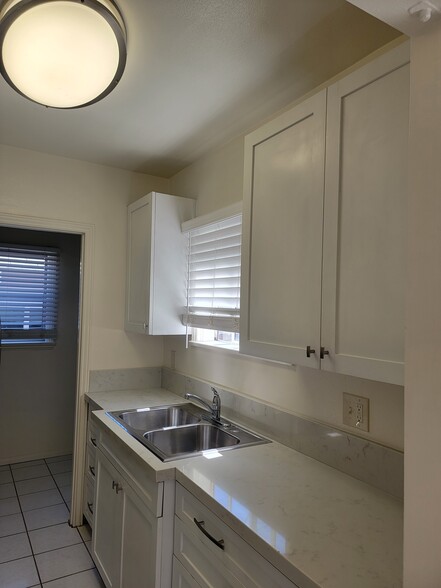 Designer kitchen - 1824 30th St