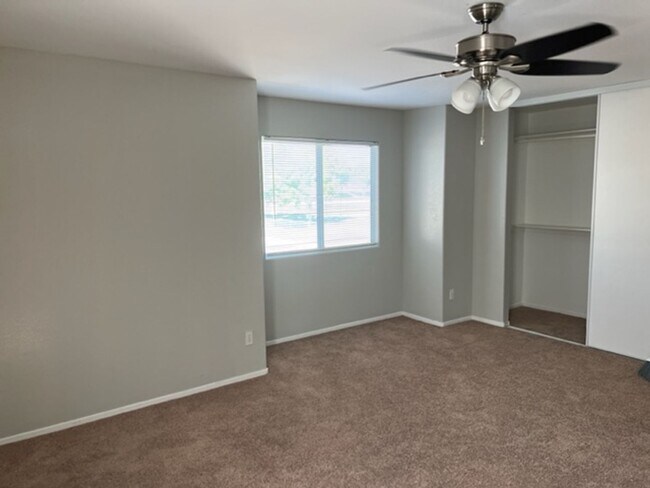 Building Photo - 3 Bedroom located in Gated Community!!