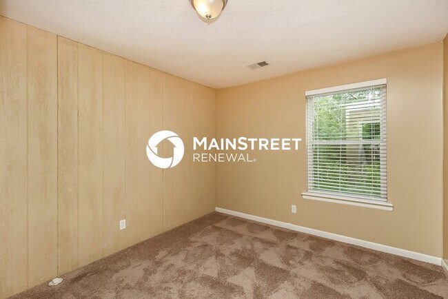 Building Photo - 5 Bedroom Pet-Friendly Home in Kansas City, MO with Main Street Renewal