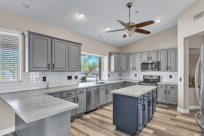 Building Photo - 1105 N 110th St