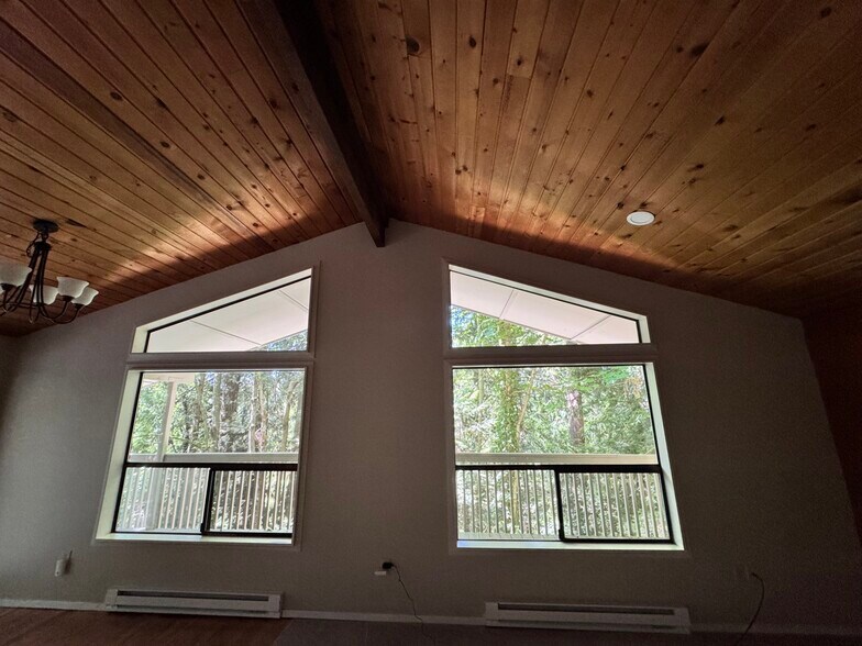 Vaulted Ceiling#3 - 21440 NE Union Hill Rd
