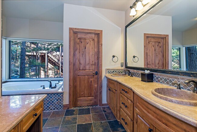 Building Photo - 635 Lariat Cir