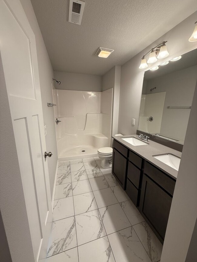 Building Photo - Beautiful 3 Bedroom Single Family Home in ...