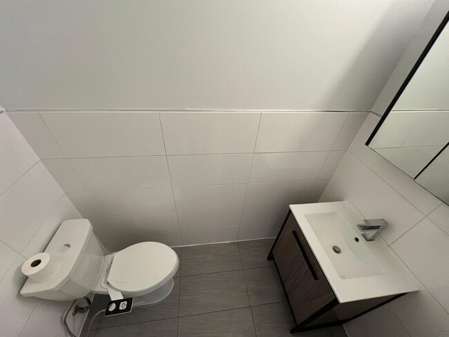 Building Photo - 42 Thorne St