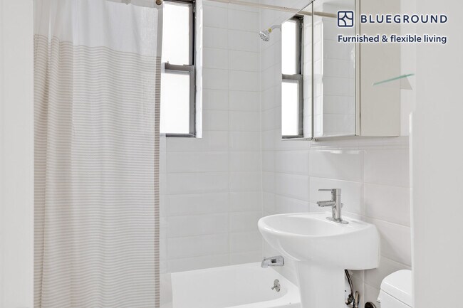 Building Photo - 15 W 55th St