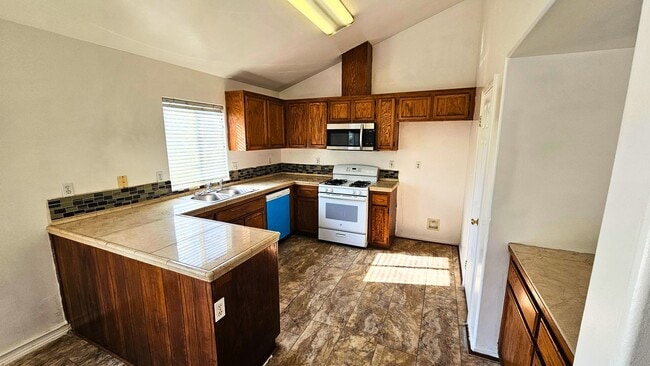 Building Photo - Great Home for Christmas