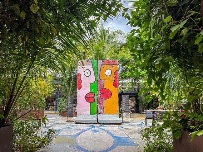 Building Photo - 544 NE 62nd St