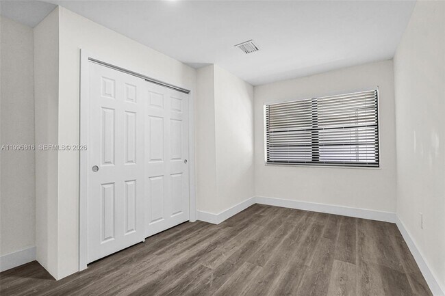 Building Photo - 1730 Acapulco Dr