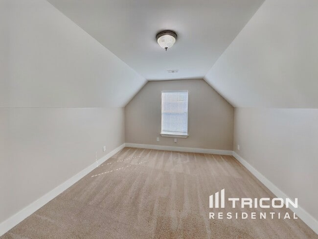 Building Photo - 110 West Dr