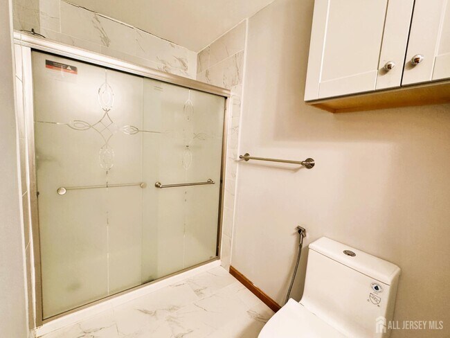 Building Photo - 160 Thoreau Dr