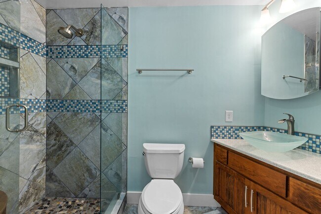 Building Photo - DOWNTOWN AREA