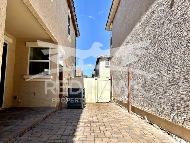 Building Photo - 980 S Huish Dr