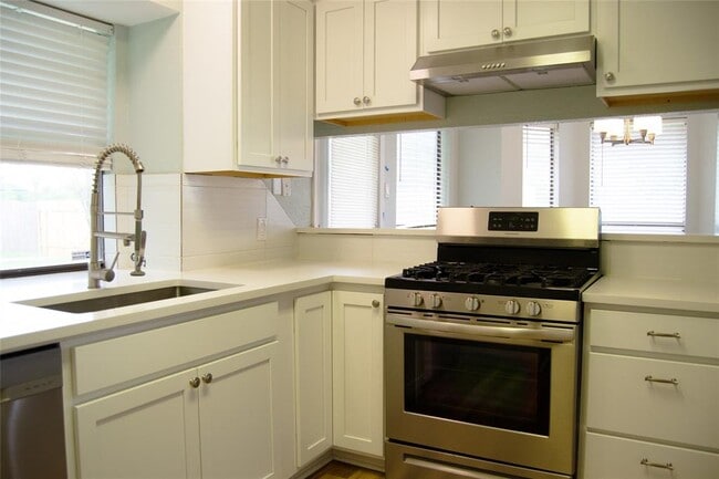 Building Photo - 2501 Autrey Dr