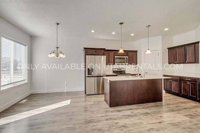 Building Photo - 297 W 490 N