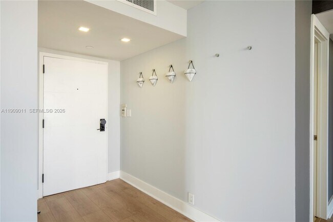 Building Photo - 4000 Towerside Terrace