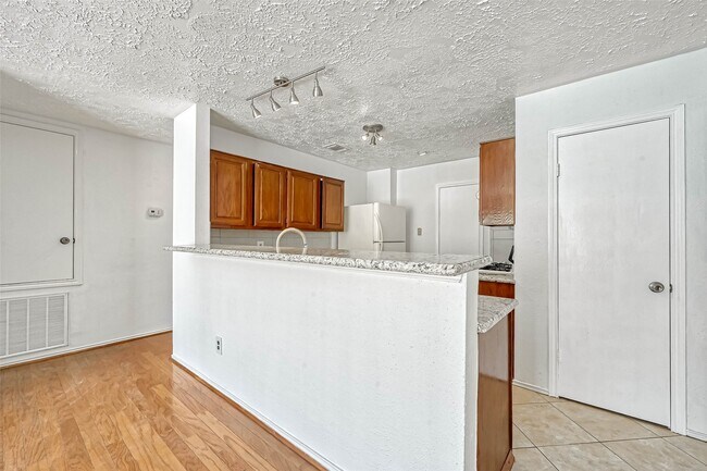 Building Photo - 16319 La Luna Dr