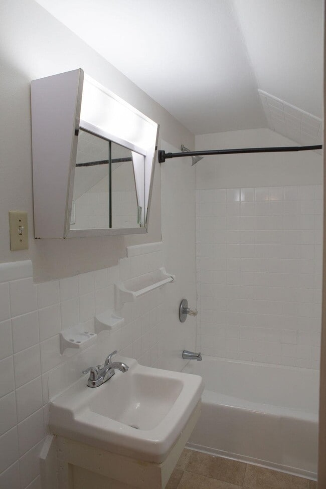 Building Photo - 180 N Main St