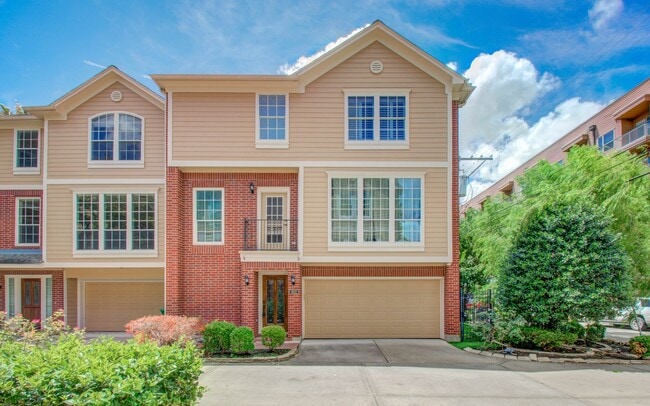 Primary Photo - Stunning Three-Bedroom Townhouse Located i...
