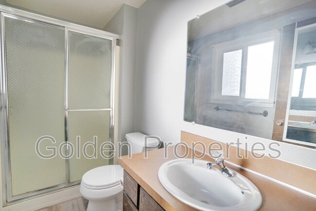 Building Photo - 3703 E Pine Hill Dr