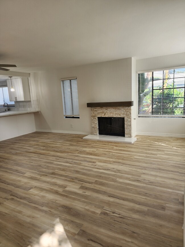 Building Photo - 4054 Nobel Dr