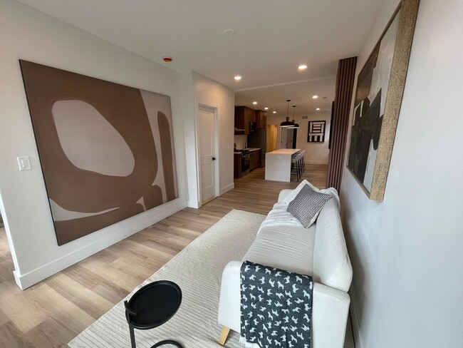 Building Photo - 1310 W Erie St