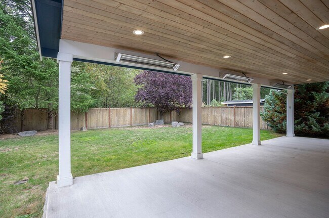 Building Photo - Charming 3BR/2.5BA in Desirable Gig Harbor...