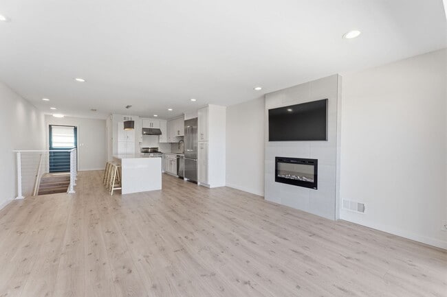 Building Photo - 32 Perego Terrace