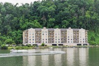 Building Photo - River Towne Condominiums: Available NOW for 18 month lease or  FALL2026 (12 month lease)! Lock in...
