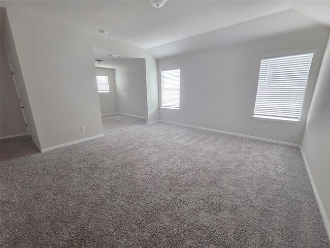 Building Photo - 220 Sun Grv Trl