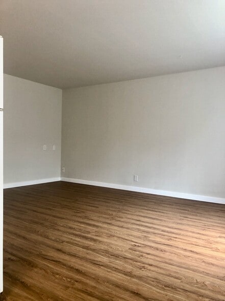 Building Photo - 3604 NE 73rd Pl