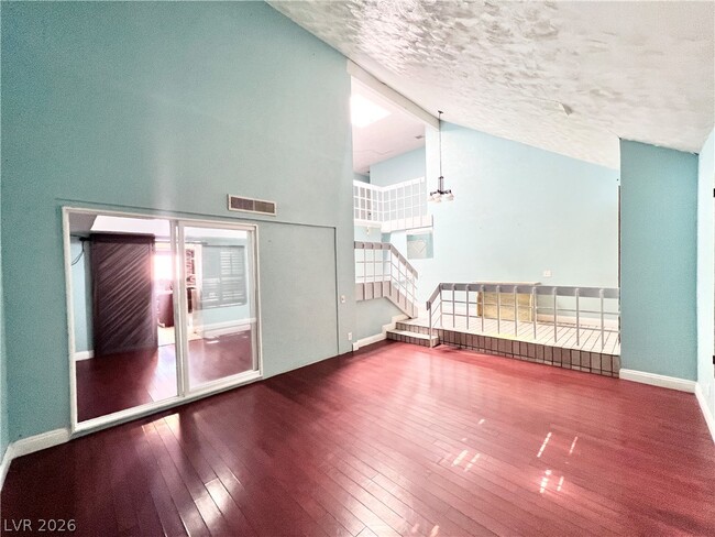 Building Photo - 5009 Mesa View Dr
