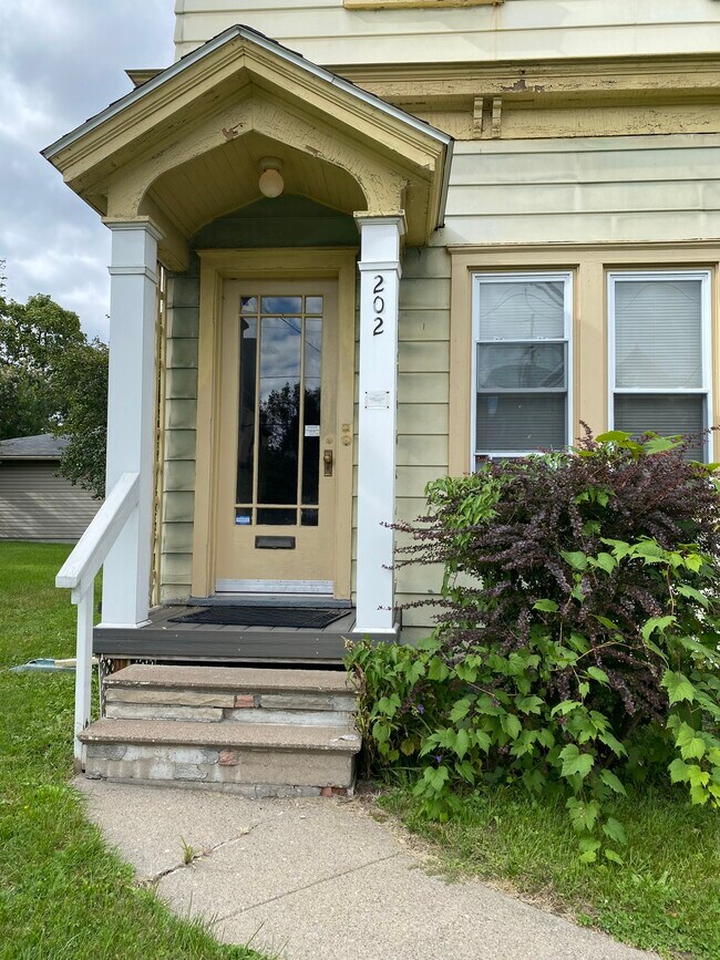 Primary Photo - 202 Ulster St