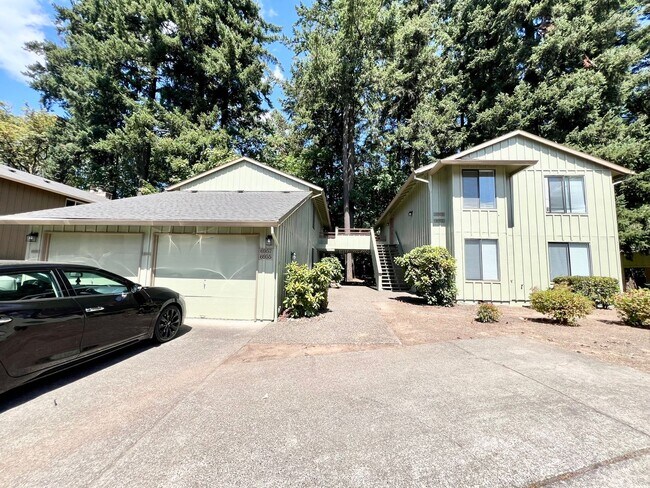 Building Photo - Charming Updated 2 Bed/1 Bath Condo in Tranquil Lake Oswego! MOVE-IN SPECIAL!