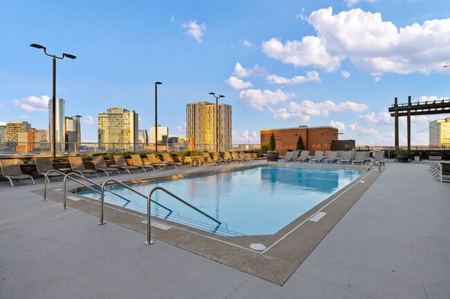 Building Photo - Move-In Ready ICON Condo in The Gulch, Designer Furnished Option, Rare Same-Floor Parking, 2BR wi...