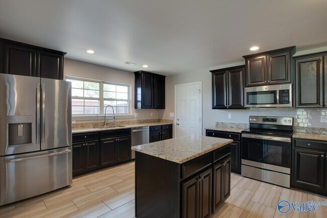 Building Photo - 512 Summer Cove Cir NW