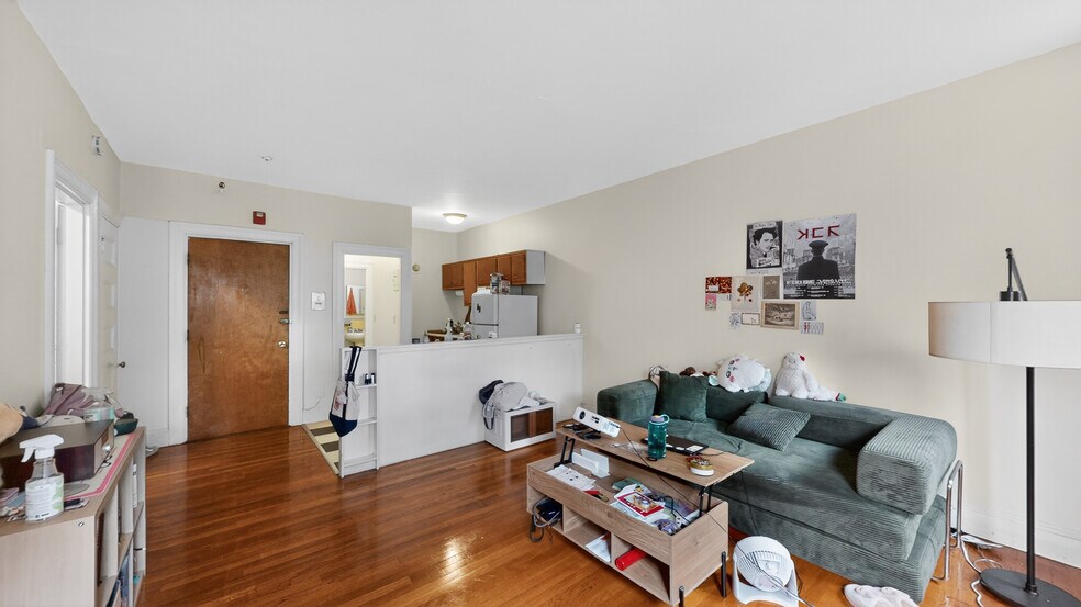 Building Photo - 1071 Beacon St