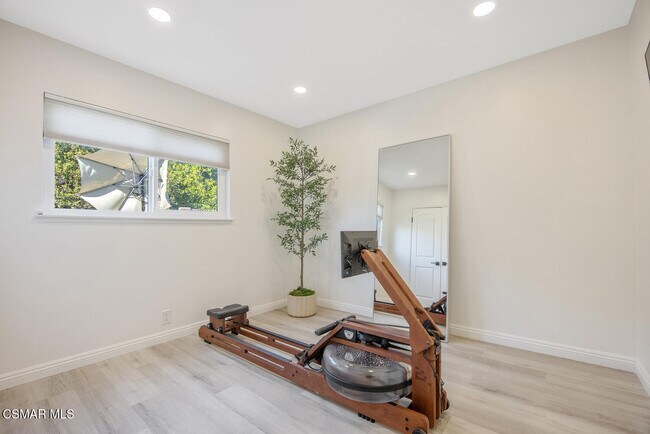 Building Photo - 1449 Norwich Ave