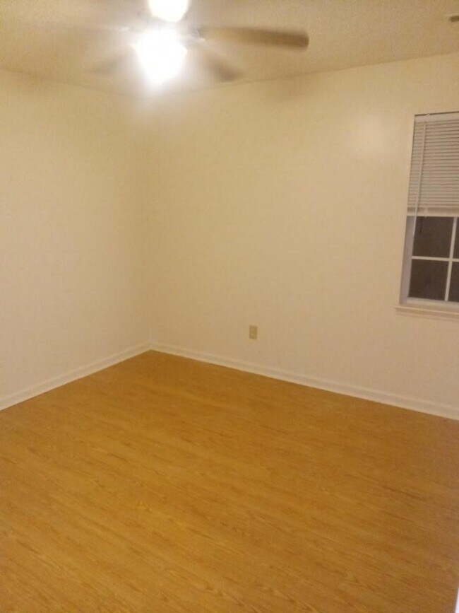 Building Photo - 307 Lee Dr