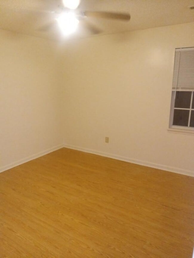 Building Photo - 313 Lee Dr