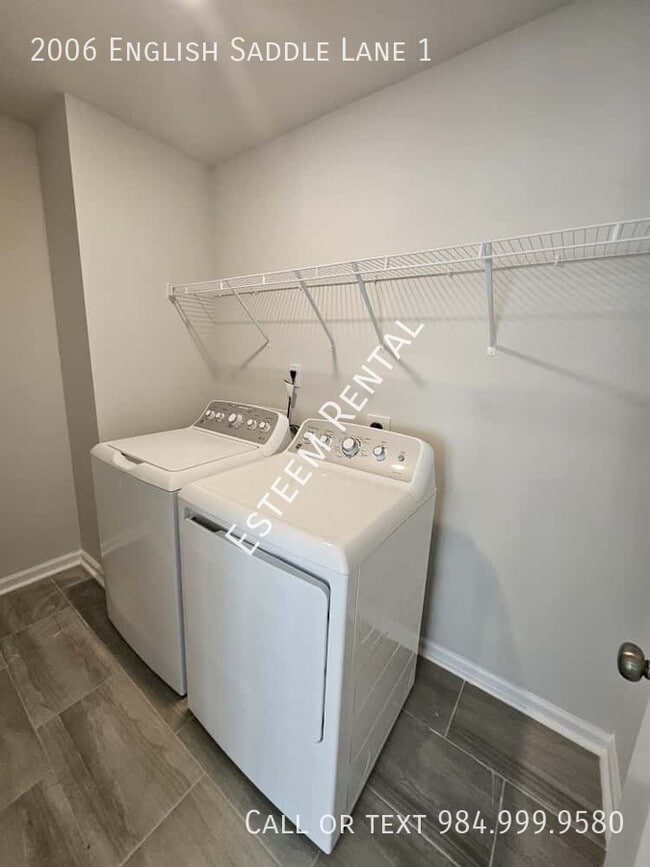 Building Photo - 2006 English Saddle Ln