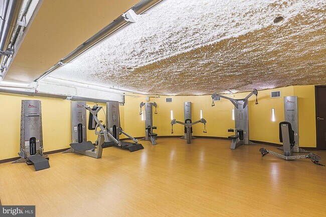 Building Photo - 675 S President St